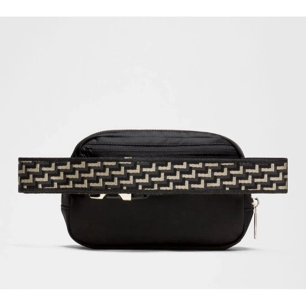 Lululemon Everywhere 1L Black Belt Bag Fanny Pack Crossbody Monogram Metallic - Picture 9 of 11